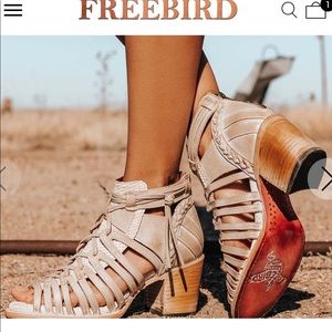 Freebird Waze sandals size 7 fit like size 8 NWB